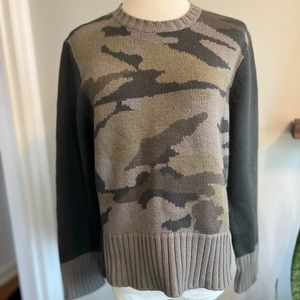 NWT SPLENDID MALLY SWEATER CAMOUFLAGE AND HUNTER GREEN SIZE MEDIUM MED M
